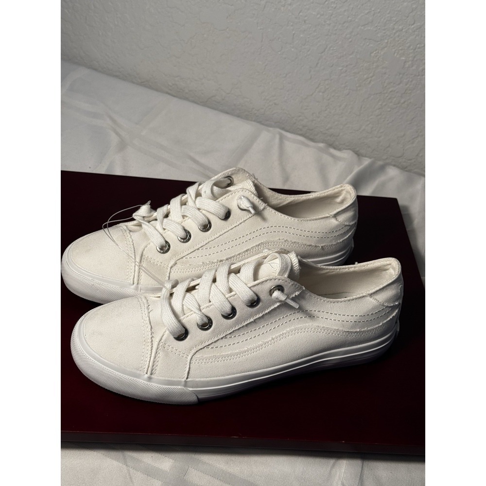 Blowfish Malibu Women's Slip On Sneakers Size 8.5 Style Maxine Color White New